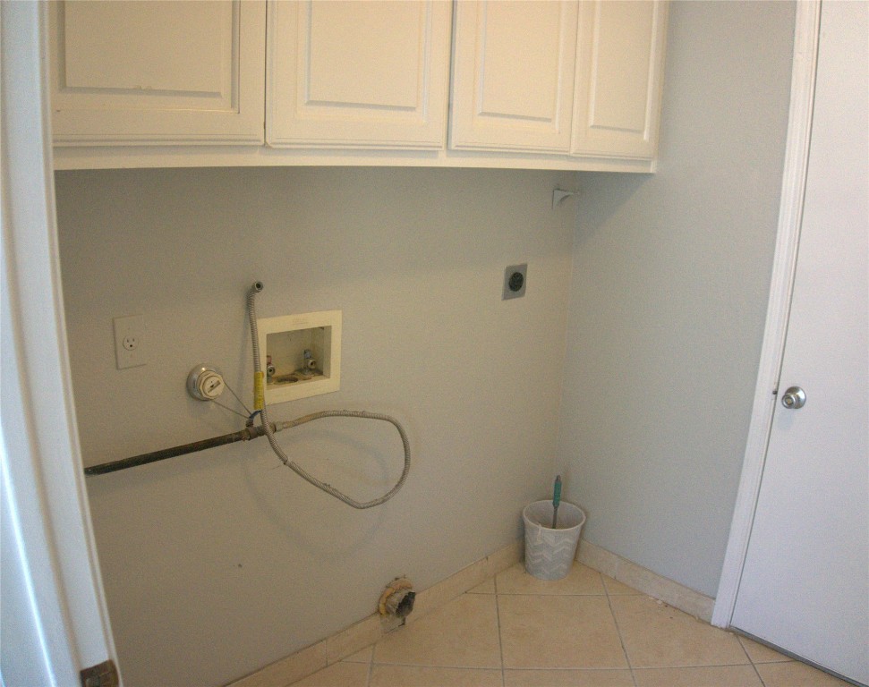 1512 Parkfield Circle Round Rock, TX 78664 - Photo 12 of 26 a bathroom with a sink