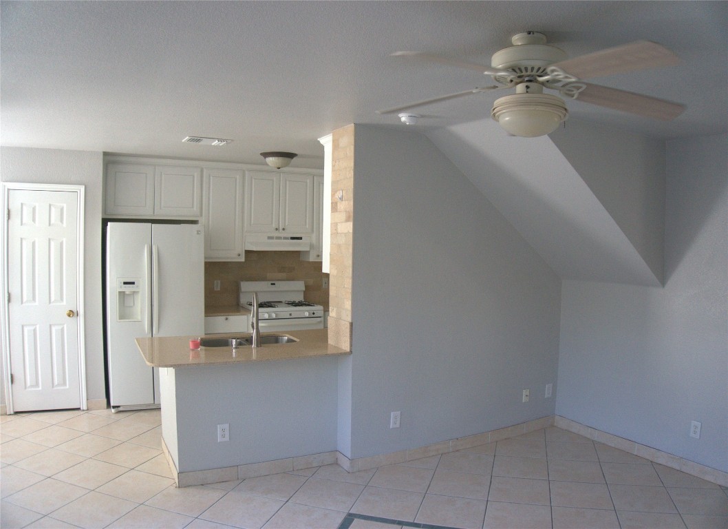 1512 Parkfield Circle Round Rock, TX 78664 - Photo 4 of 26 a kitchen with stainless steel appliances a refrigerator and microwave