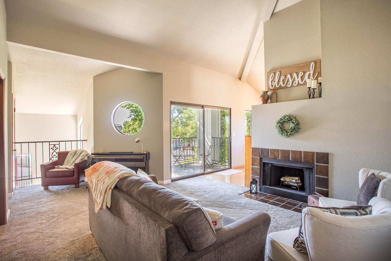 249 Ridgetop Drive, Unit 238 Redding, CA 96003 - Photo 9 of 26 living