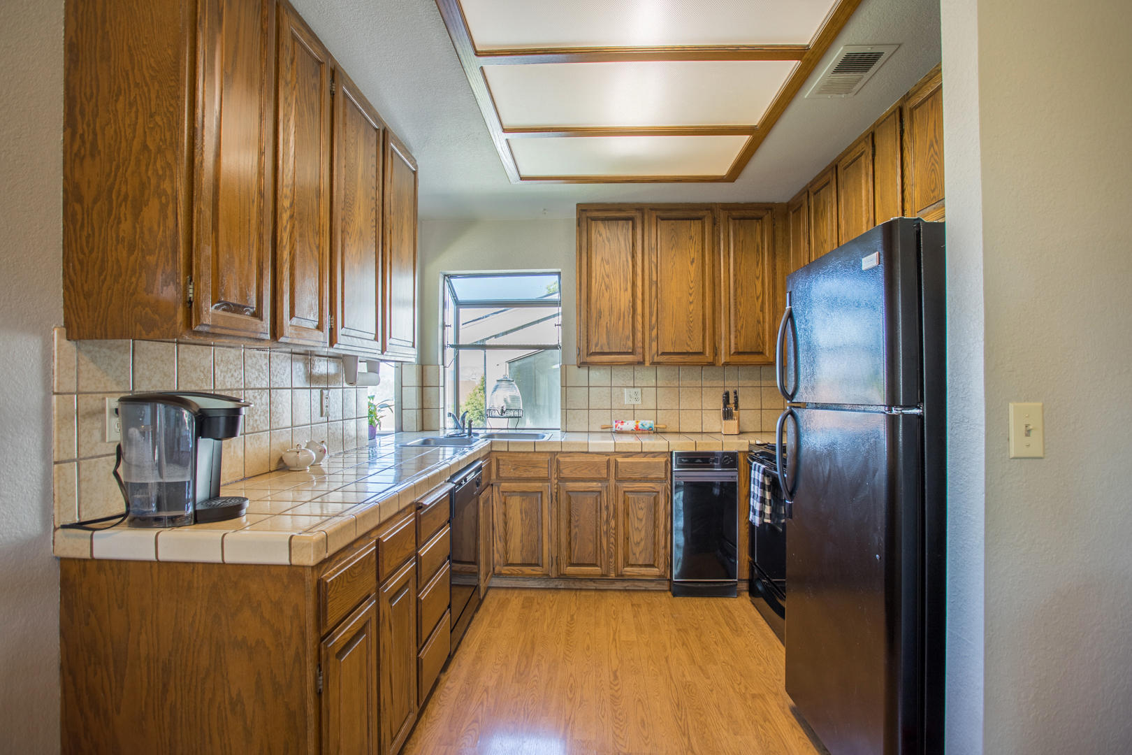 249 Ridgetop Drive, Unit 238 Redding, CA 96003 - Photo 10 of 26 kitchen