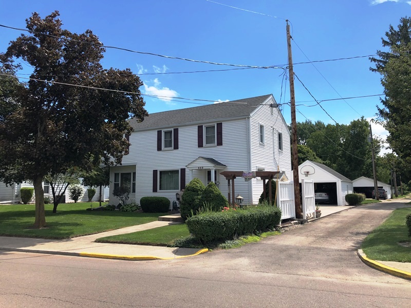 609 Adams Street Decatur, IN 46733 - Photo 2 of 22