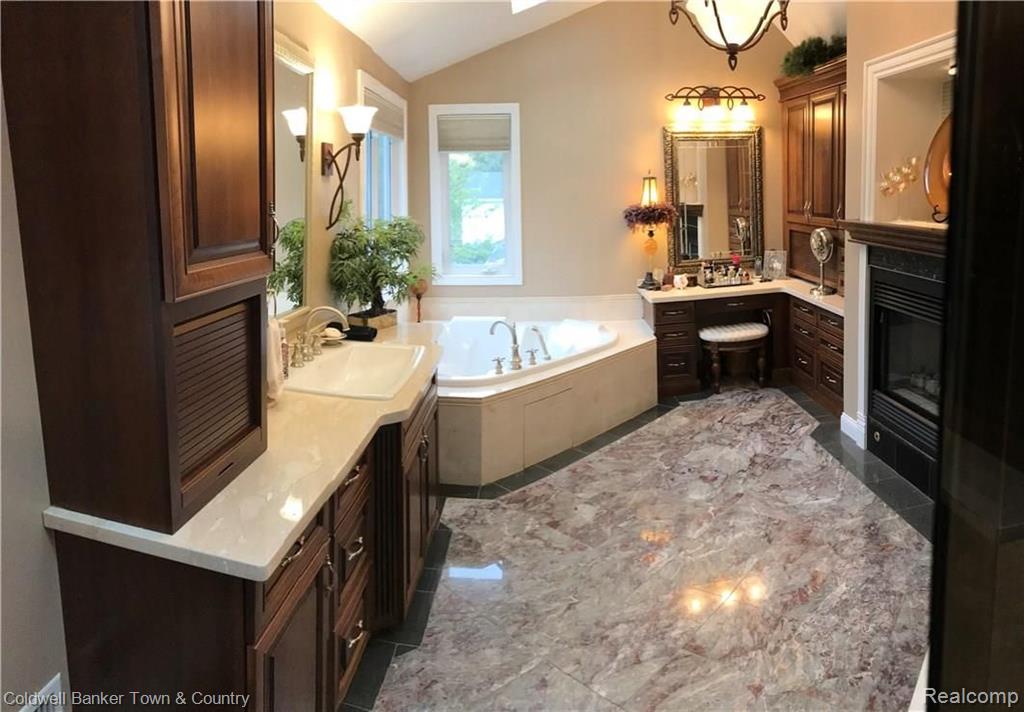 30072 Wicklow Road Farmington Hills, MI 48334 - Photo 27 of 47