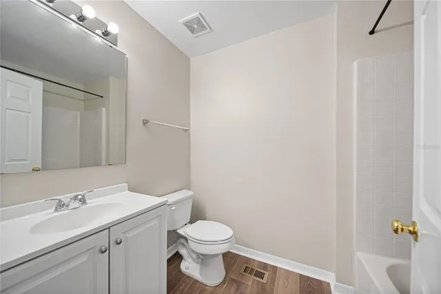 $2,050 | 9942 Ashburn Lake Drive, Tampa, FL 33610