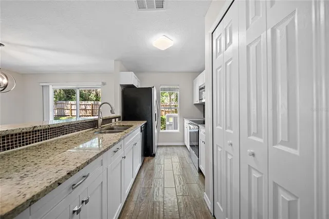 $2,050 | 9942 Ashburn Lake Drive, Tampa, FL 33610