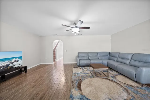 $2,050 | 9942 Ashburn Lake Drive, Tampa, FL 33610