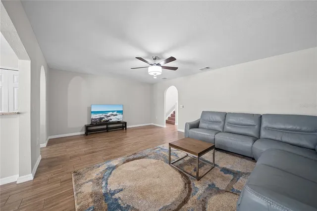 $2,050 | 9942 Ashburn Lake Drive, Tampa, FL 33610