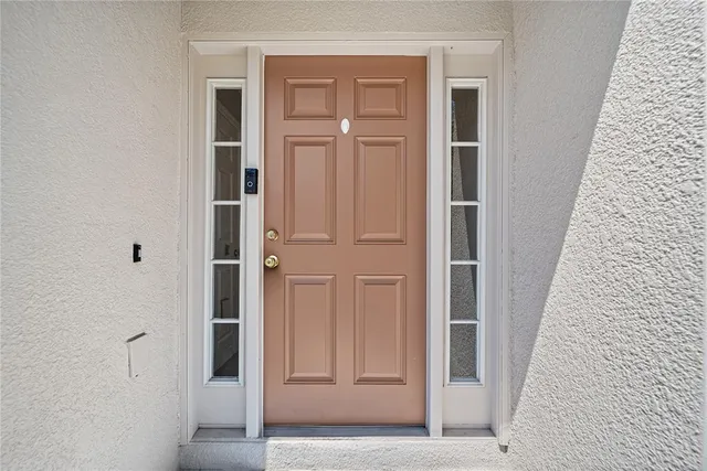 $2,050 | 9942 Ashburn Lake Drive, Tampa, FL 33610