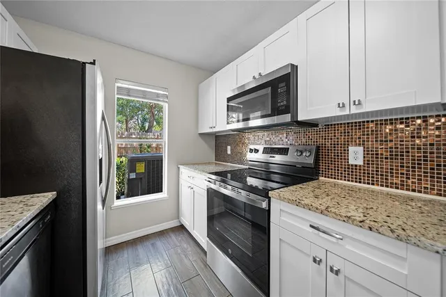 $2,050 | 9942 Ashburn Lake Drive, Tampa, FL 33610