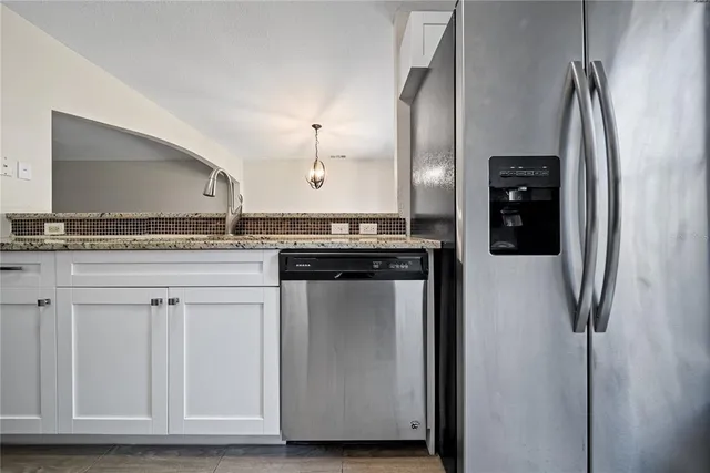 $2,050 | 9942 Ashburn Lake Drive, Tampa, FL 33610