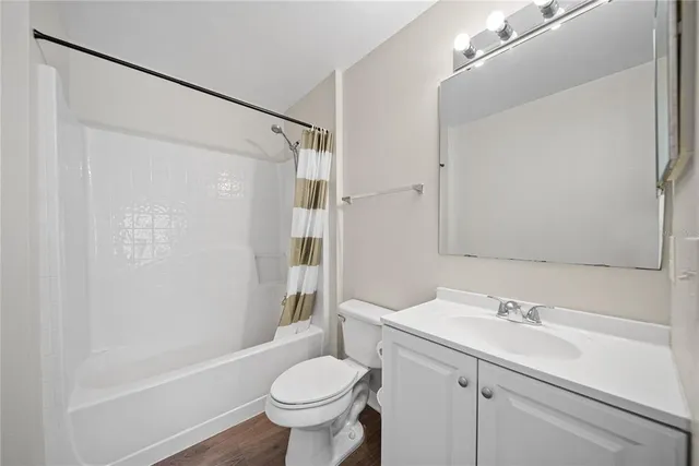 $2,050 | 9942 Ashburn Lake Drive, Tampa, FL 33610