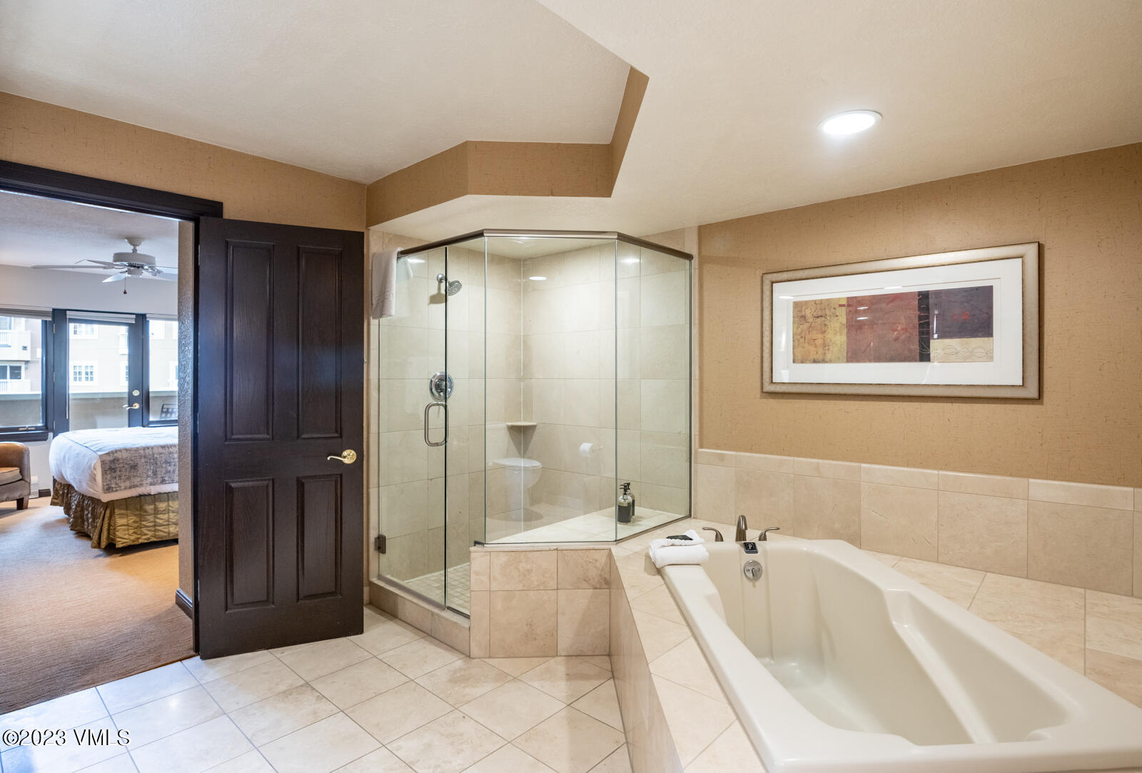 210 Offerson Road, Unit R310/WEEK 51 Beaver Creek, CO 81620 - Photo 22 of 35 a spacious bathroom with a tub shower and bedroom