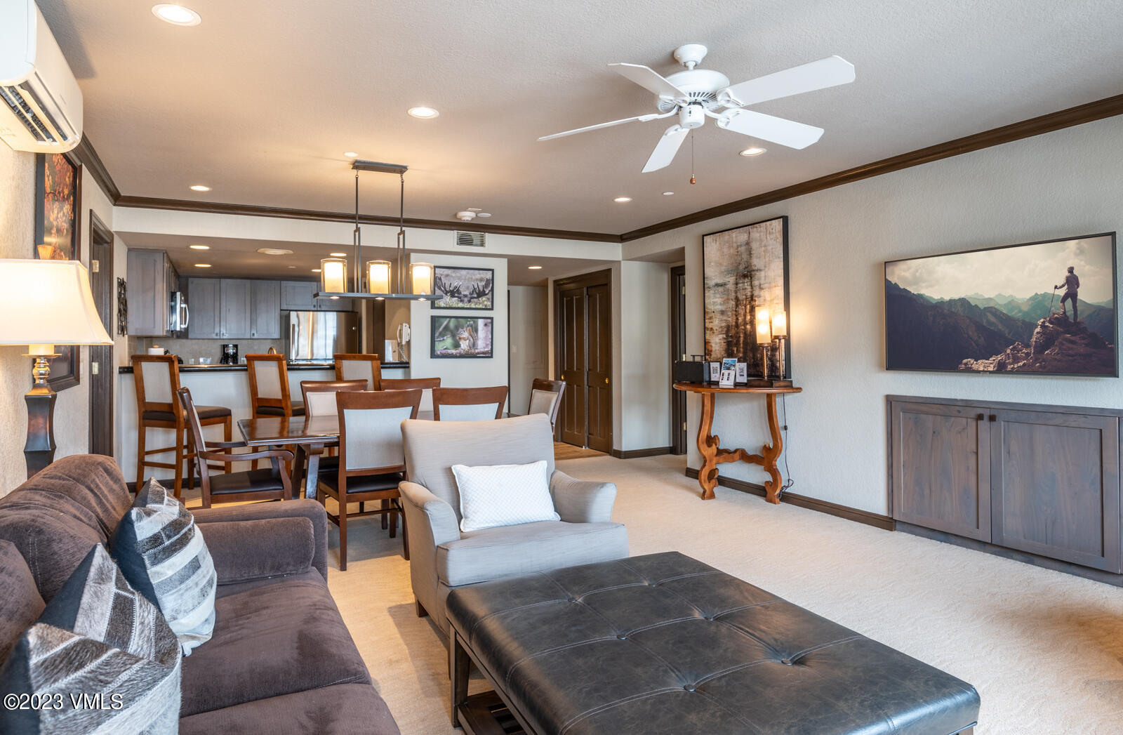210 Offerson Road, Unit R310/WEEK 51 Beaver Creek, CO 81620 - Photo 8 of 35 a living room with furniture and kitchen view