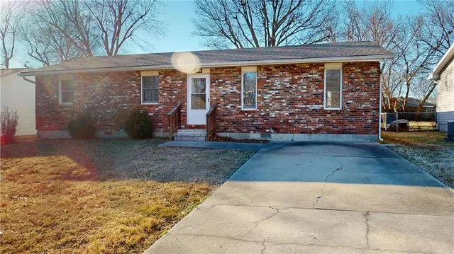 $1,095 | 1703 North Washington Street, Nevada, MO 64772
