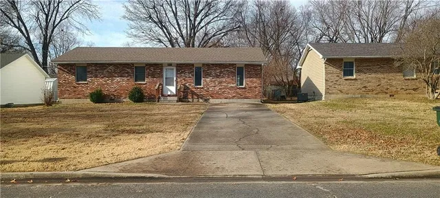 $1,095 | 1703 North Washington Street, Nevada, MO 64772