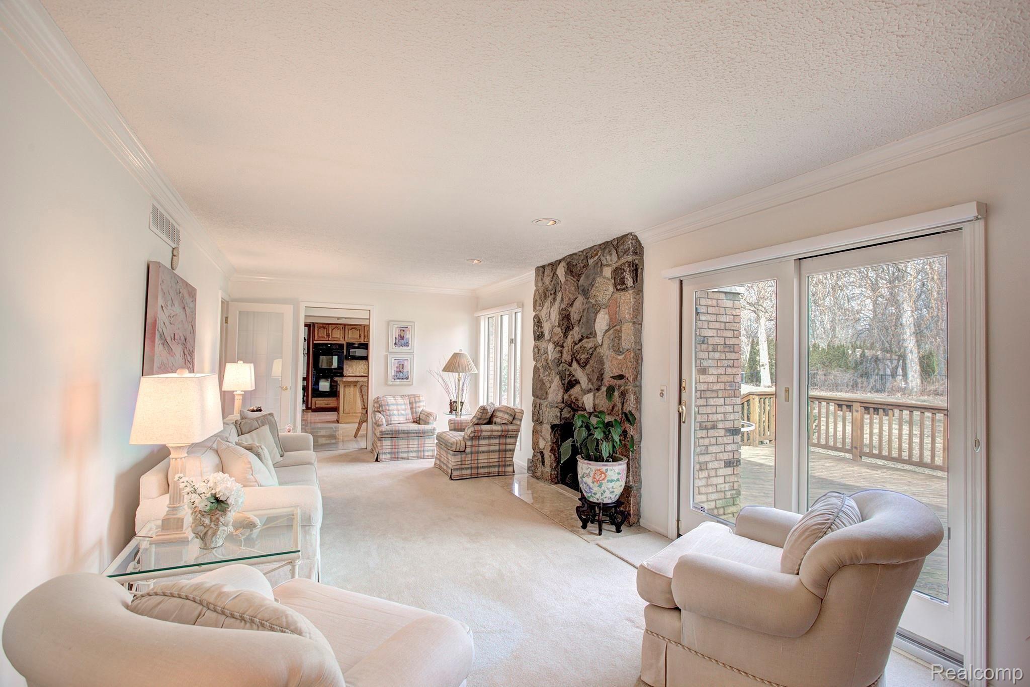 2506 Ridge Drive Troy, MI 48098 - Photo 9 of 42 19.jpg
