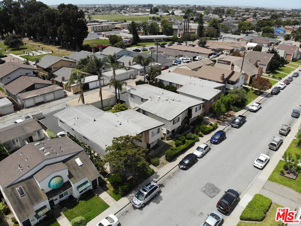 734 Janetwood Drive Oxnard, CA 93030 - Photo 2 of 7