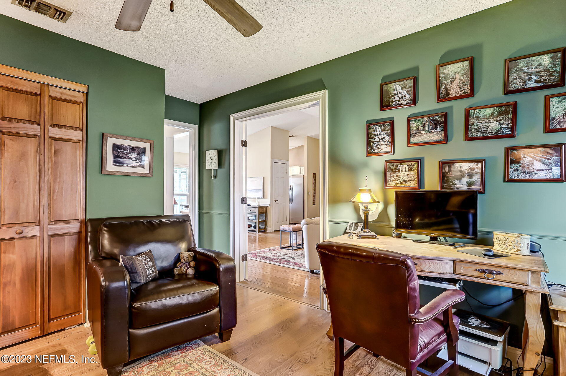 3866 Eunice Road Jacksonville, FL 32250 - Photo 23 of 41 a livingroom with workspace and a couch