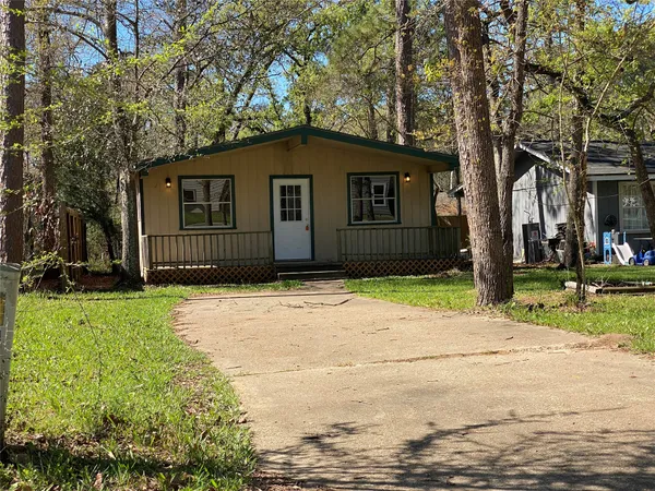 $950 | 28613 Netawaka, Point Blank, TX 77364
