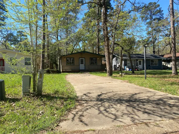 $950 | 28613 Netawaka, Point Blank, TX 77364