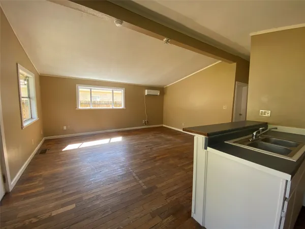 $950 | 28613 Netawaka, Point Blank, TX 77364