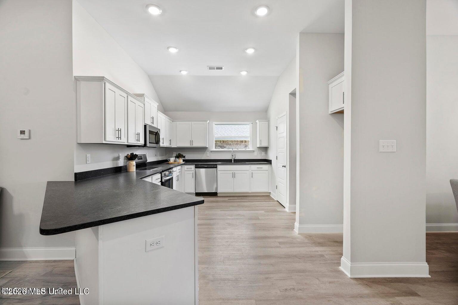 8997 Jackson Lane Olive Branch, MS 38654 - Photo 1 of 15 2200 Kitchen 2