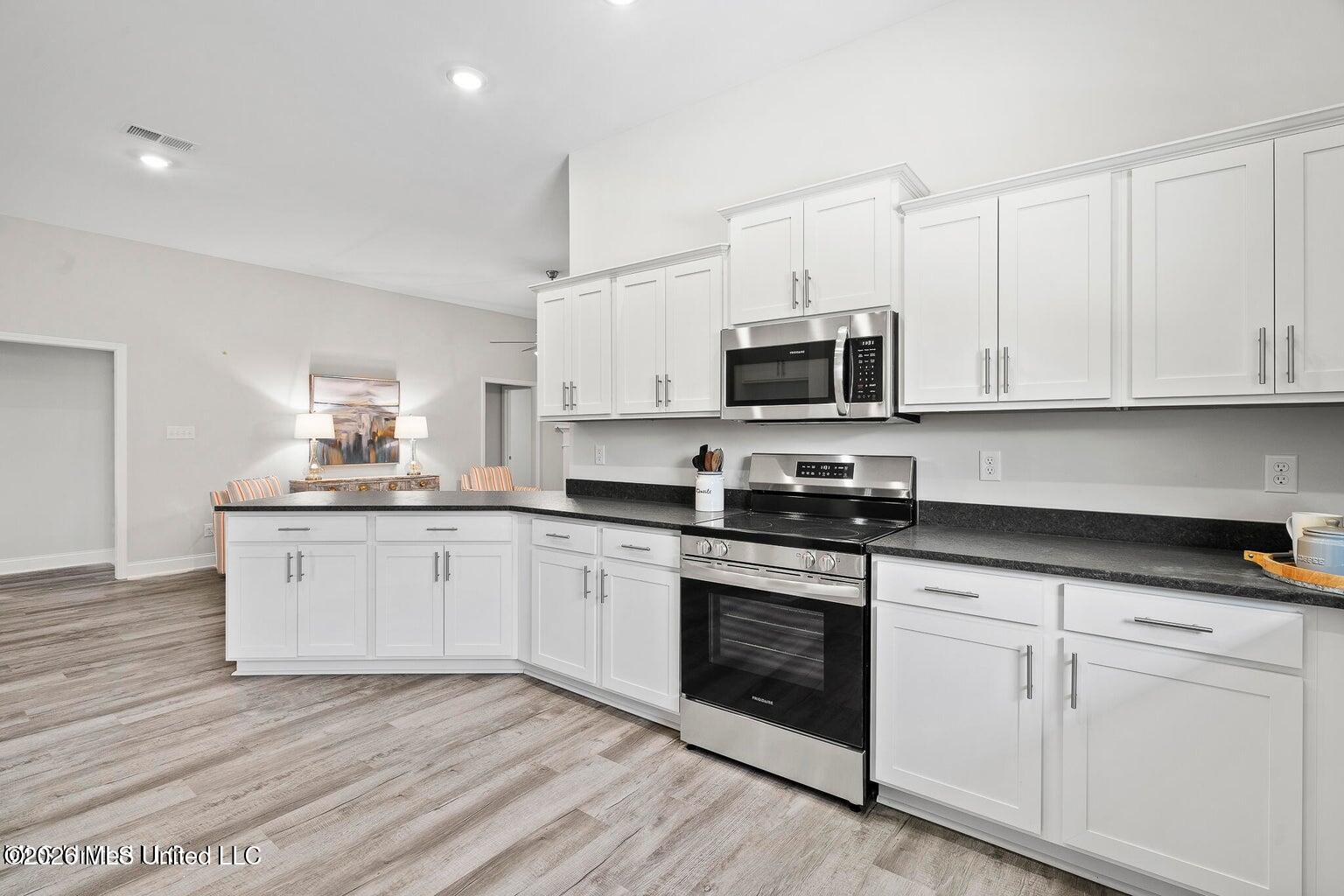 8997 Jackson Lane Olive Branch, MS 38654 - Photo 2 of 15 2200 Kitchen