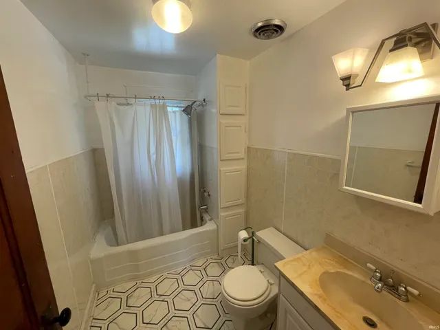 $1,400 | 2424 South Milton Drive, Bloomington, IN 47403