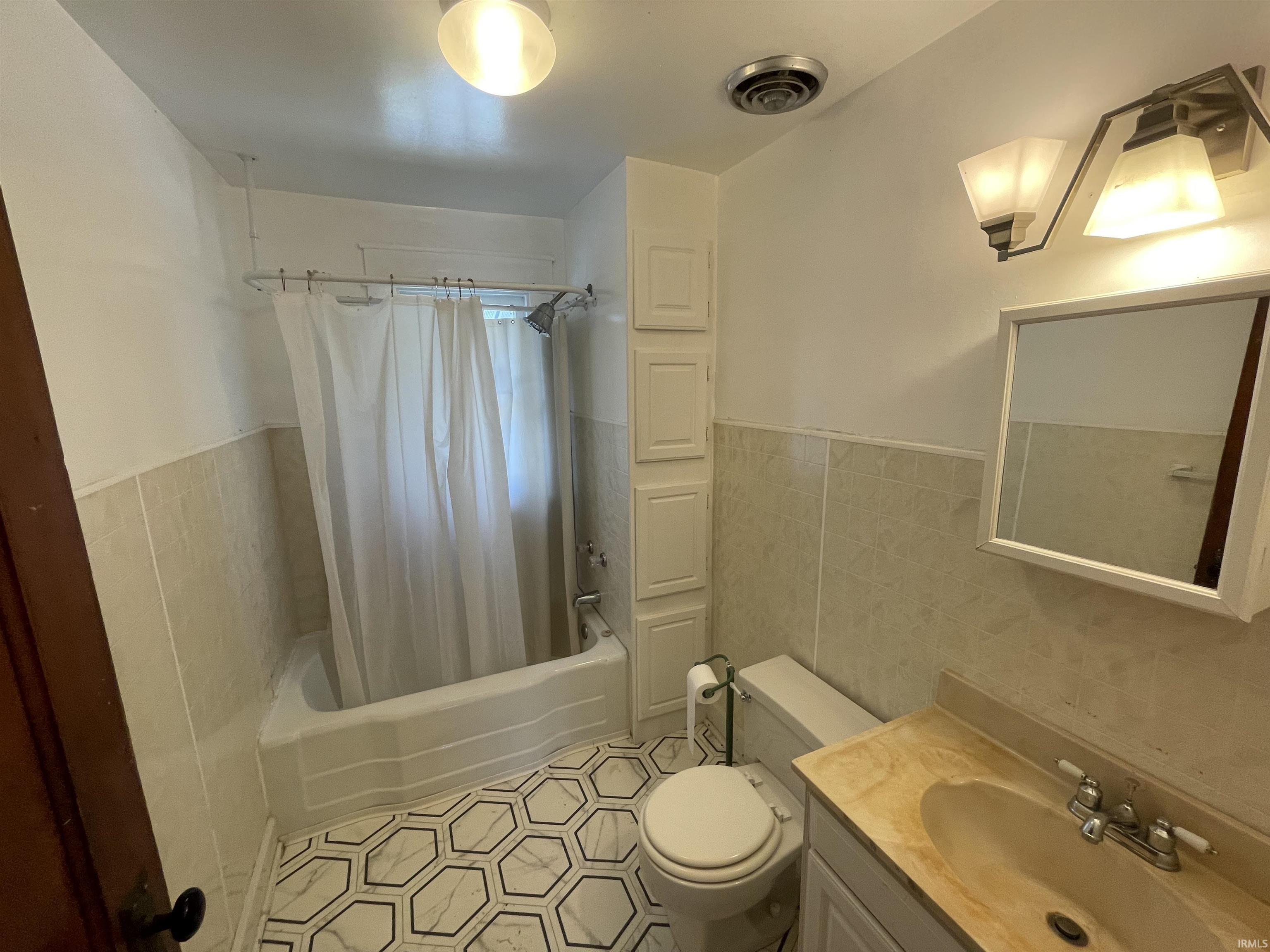 2424 South Milton Drive Bloomington, IN 47403 - Photo 6 of 17