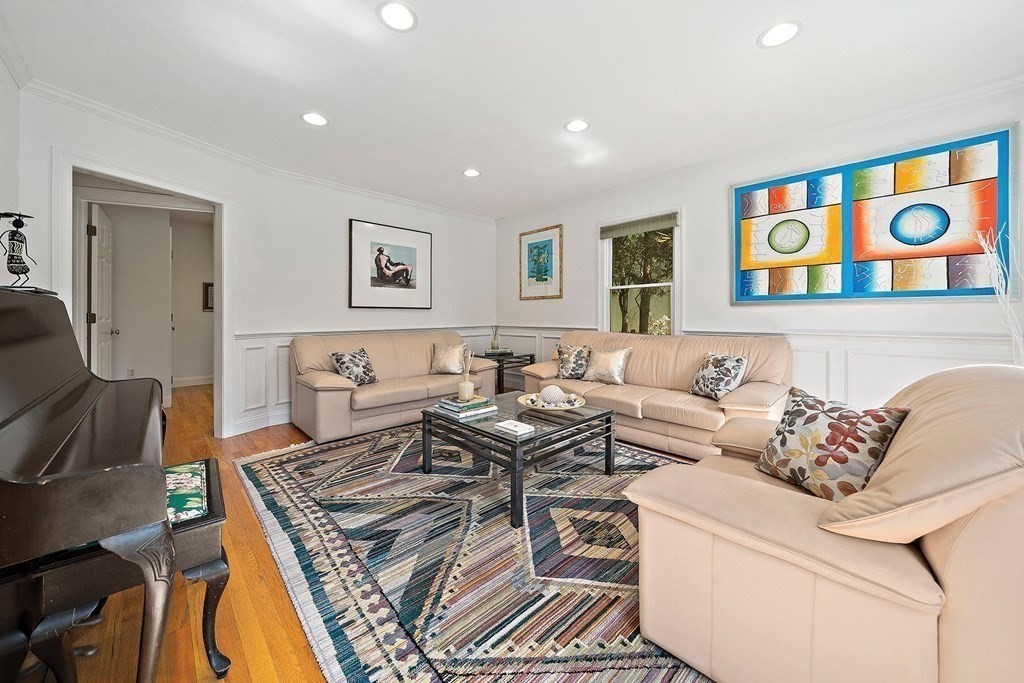 121 Hanson Road Newton, MA 02459 - Photo 14 of 42
