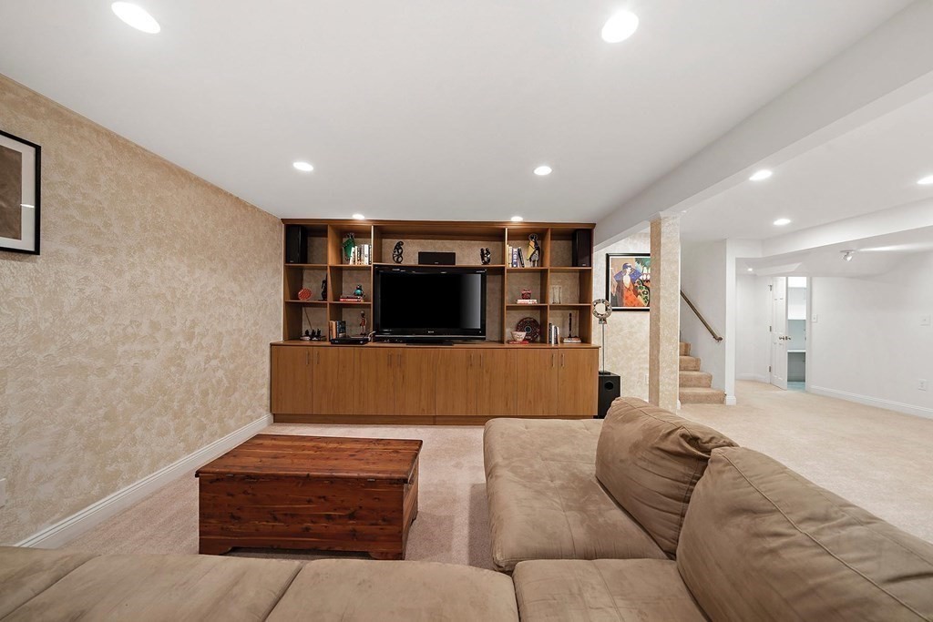 121 Hanson Road Newton, MA 02459 - Photo 27 of 42