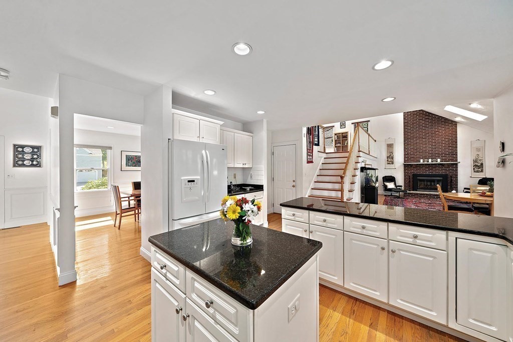 121 Hanson Road Newton, MA 02459 - Photo 6 of 42