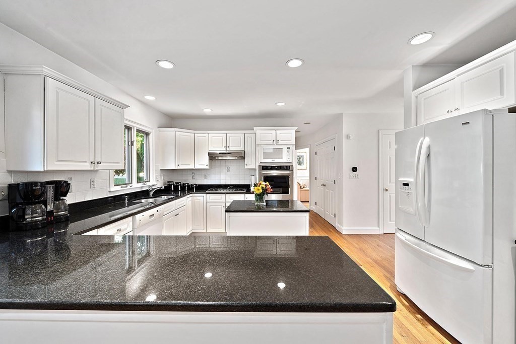 121 Hanson Road Newton, MA 02459 - Photo 7 of 42
