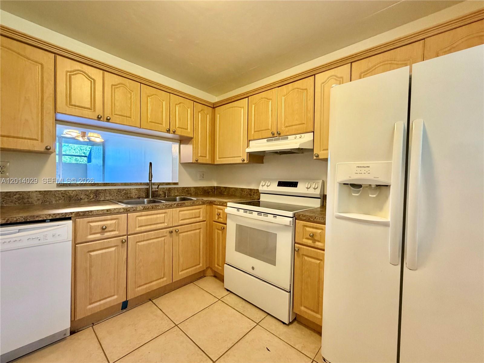 10875 Southwest 112th Avenue, Unit 115 Miami, FL 33176 - Photo 4 of 13