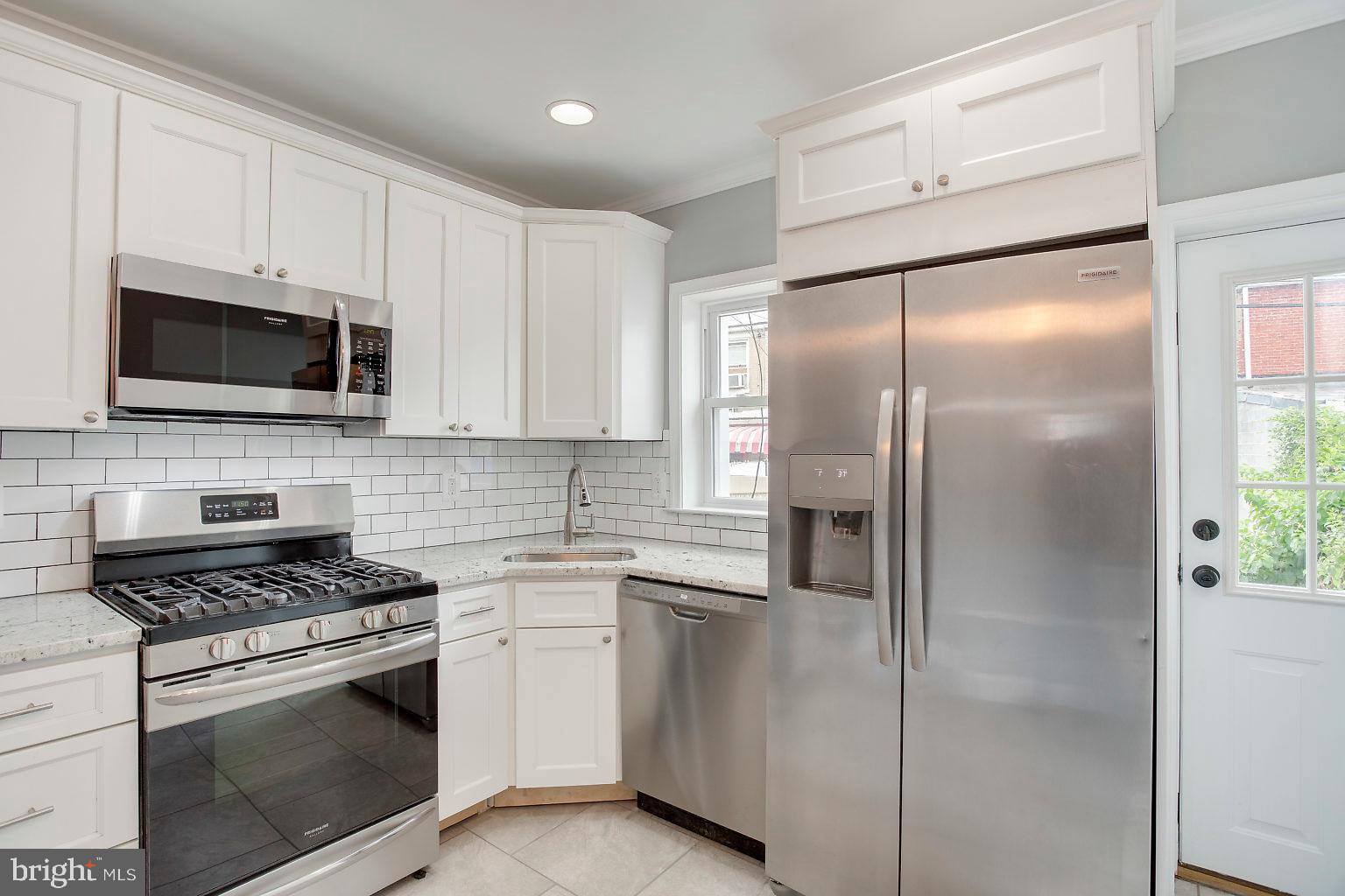 3428 Roland Avenue Baltimore, MD 21211 - Photo 3 of 39 Gallery Image 3