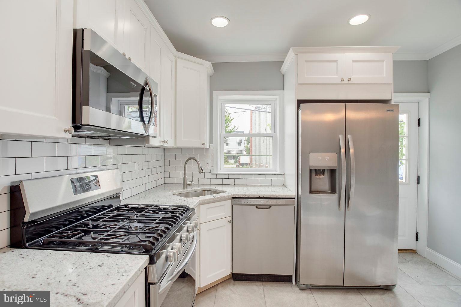 3428 Roland Avenue Baltimore, MD 21211 - Photo 4 of 39 Gallery Image 4