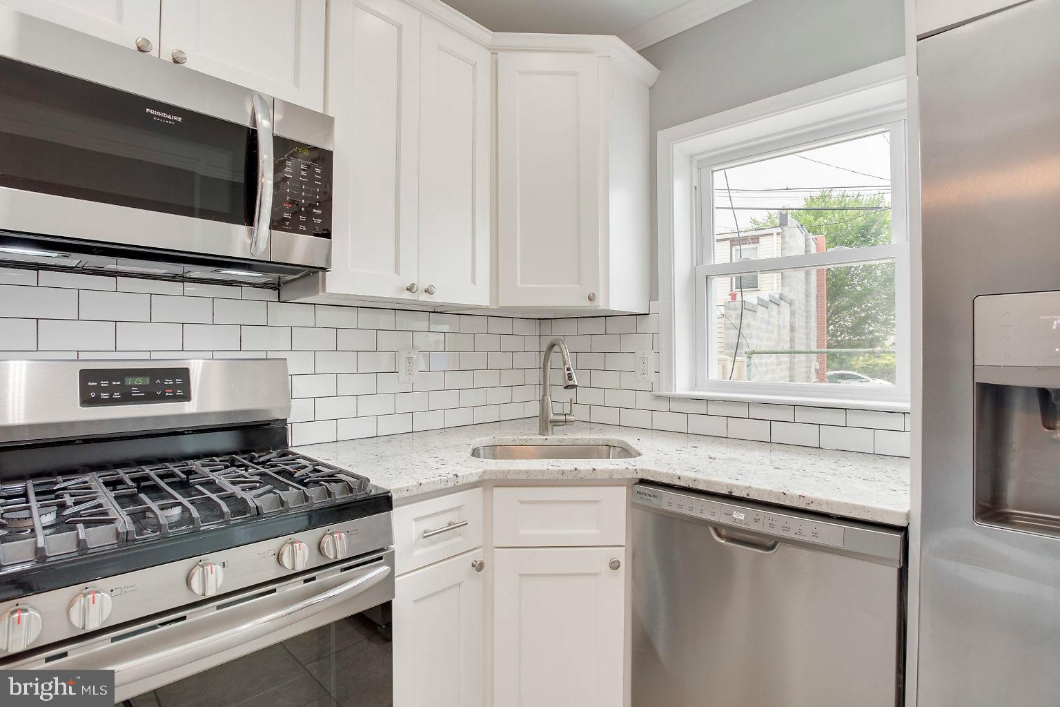 3428 Roland Avenue Baltimore, MD 21211 - Photo 5 of 39 Gallery Image 5