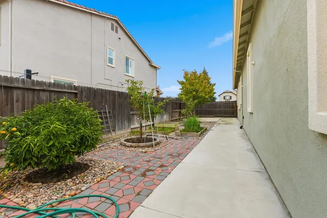 a view of a back yard of the house