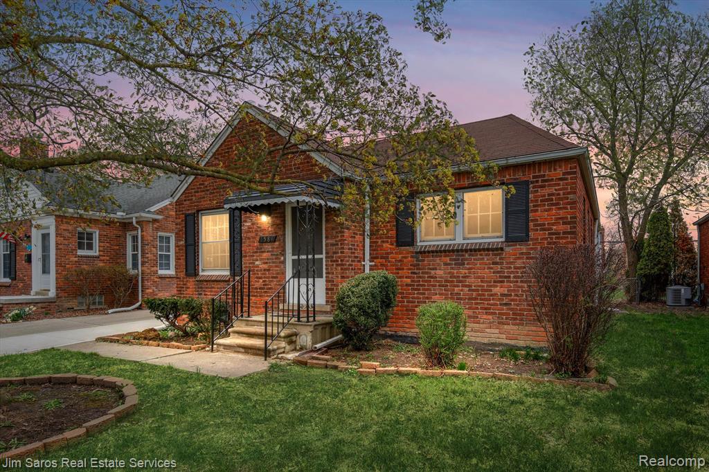 1584 Hampton Road Grosse Pointe Woods, MI 48236 - Photo 1 of 18