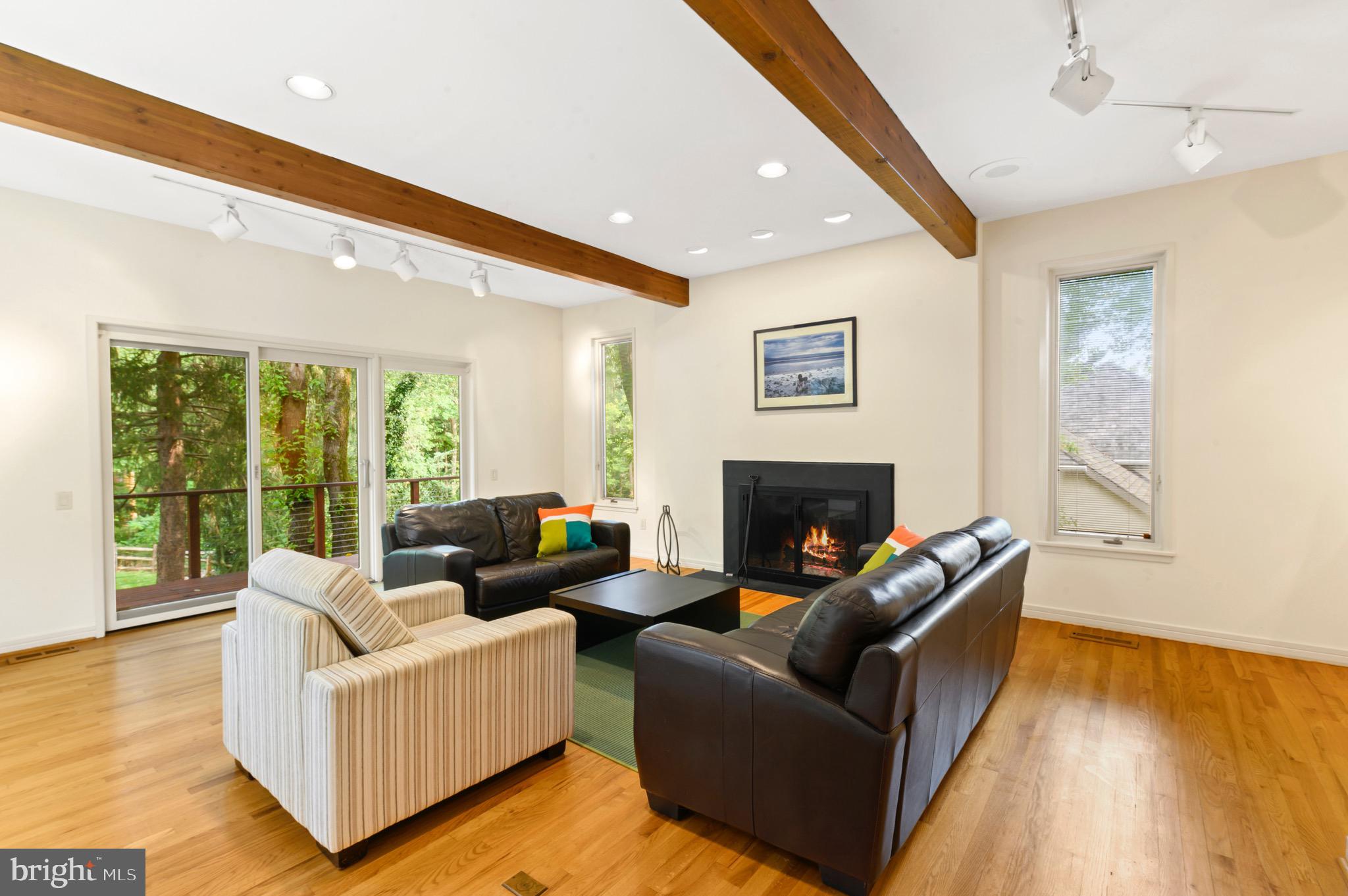 260 Ravenscliff Road Wayne, PA 19087 - Photo 15 of 51 Living Room with Wet Bar Area