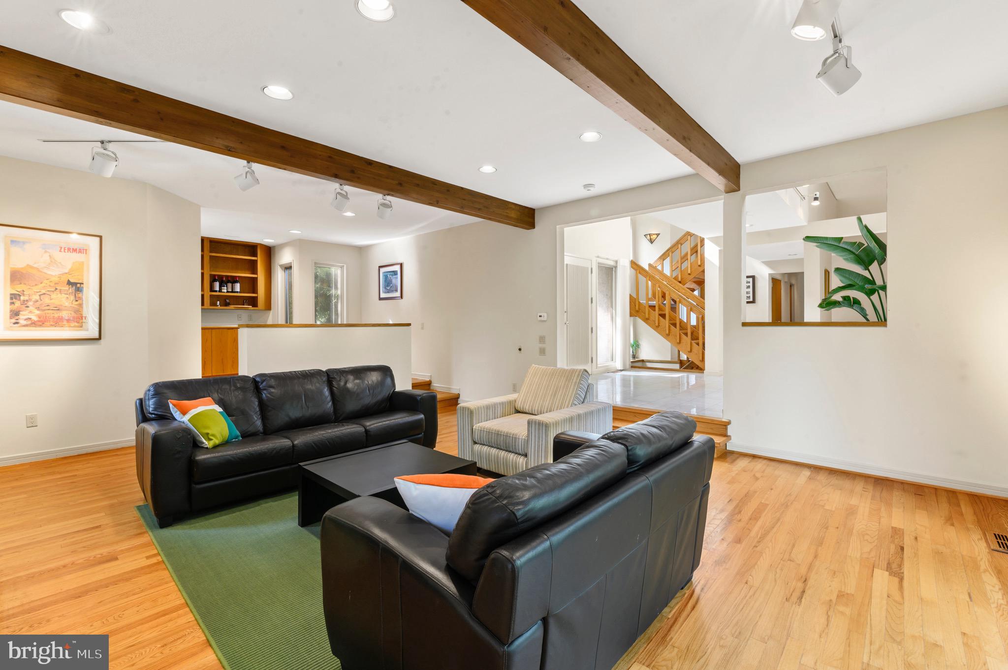 260 Ravenscliff Road Wayne, PA 19087 - Photo 16 of 51 Living Room with Wet Bar Area