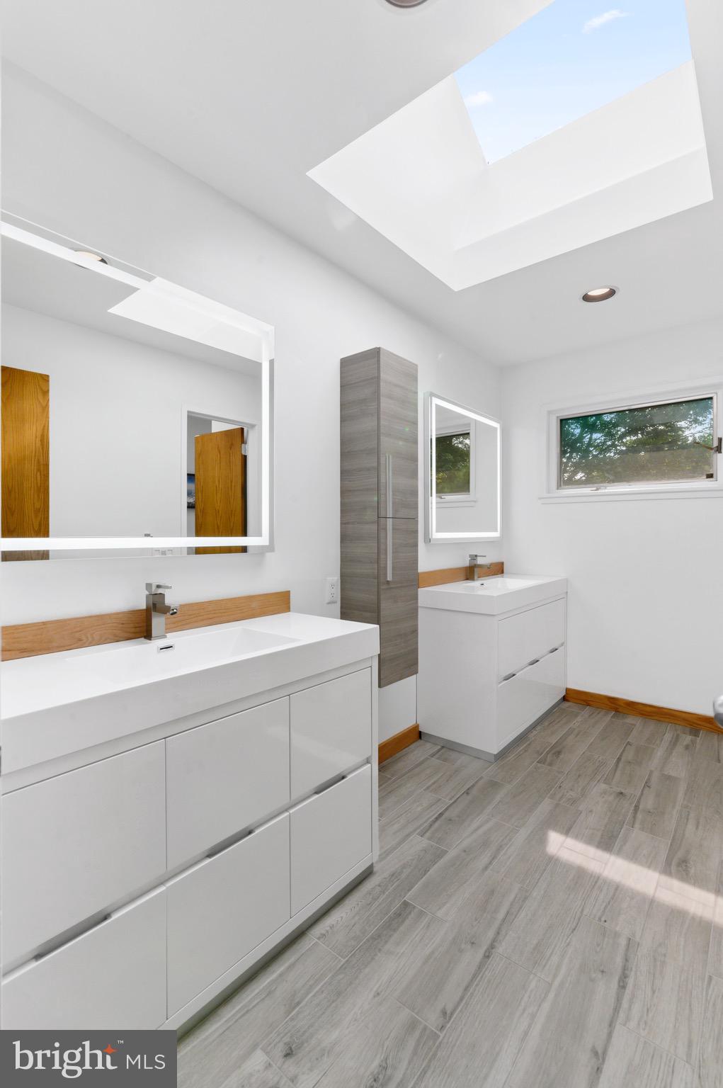 260 Ravenscliff Road Wayne, PA 19087 - Photo 26 of 51 Full Hall Bath 2nd Floor