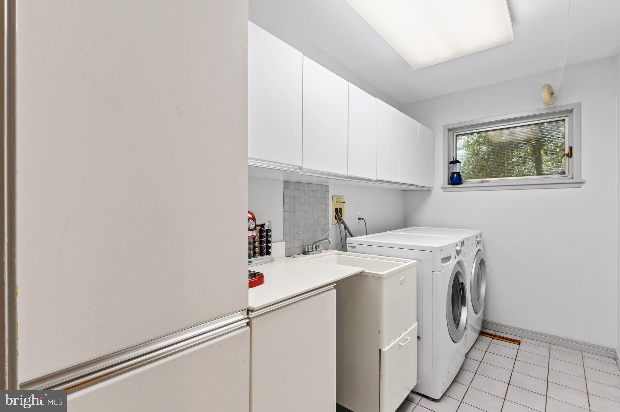 260 Ravenscliff Road Wayne, PA 19087 - Photo 37 of 51 First Floor Laundry and Mudroom