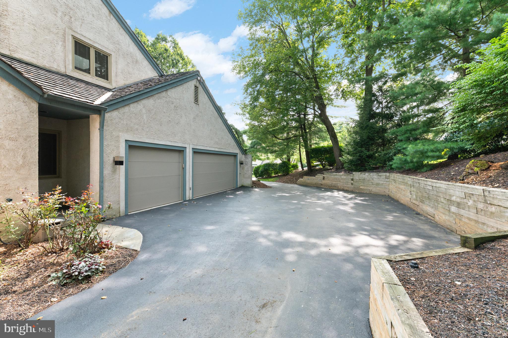 260 Ravenscliff Road Wayne, PA 19087 - Photo 38 of 51 3 Car garage