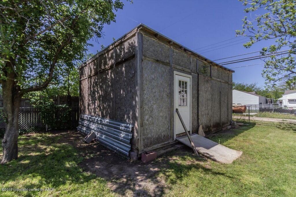 4308 South Travis Street Amarillo, TX 79110 - Photo 30 of 32 a view of backyard with wooden fence and a large tree