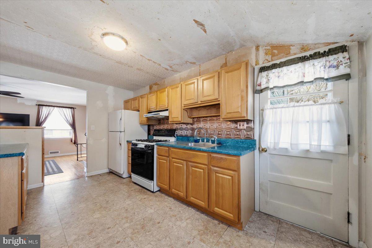 16 Hillside Road Stratford, NJ 08084 - Photo 11 of 52