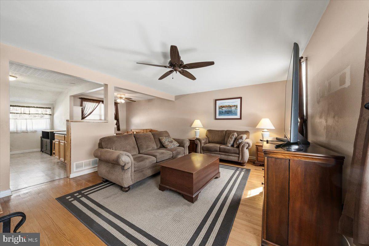 16 Hillside Road Stratford, NJ 08084 - Photo 5 of 52