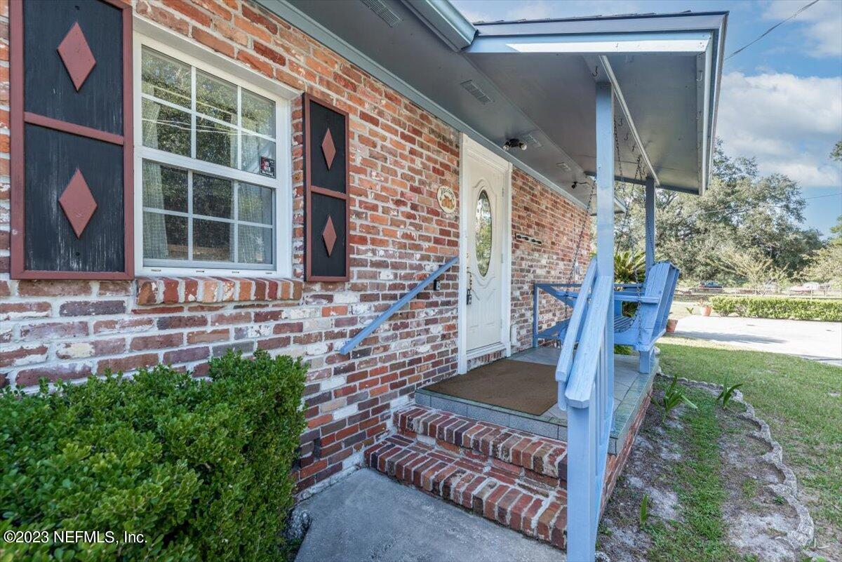 3048 Stratton Lane Jacksonville, FL 32221 - Photo 36 of 41 a front view of a house with a garden