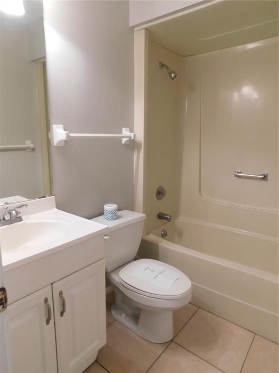 508 65th Avenue West Bradenton, FL 34207 - Photo 22 of 33 a bathroom with a toilet a sink and bathtub