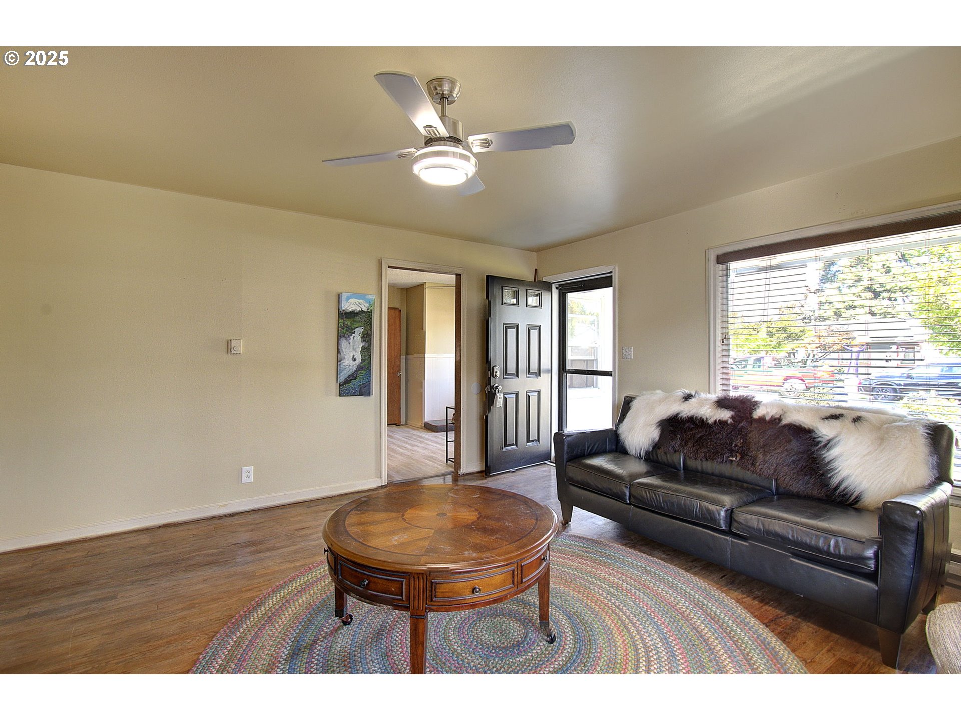 2917 Colorado Street Longview, WA 98632 - Photo 4 of 11 a living room with furniture and a large window
