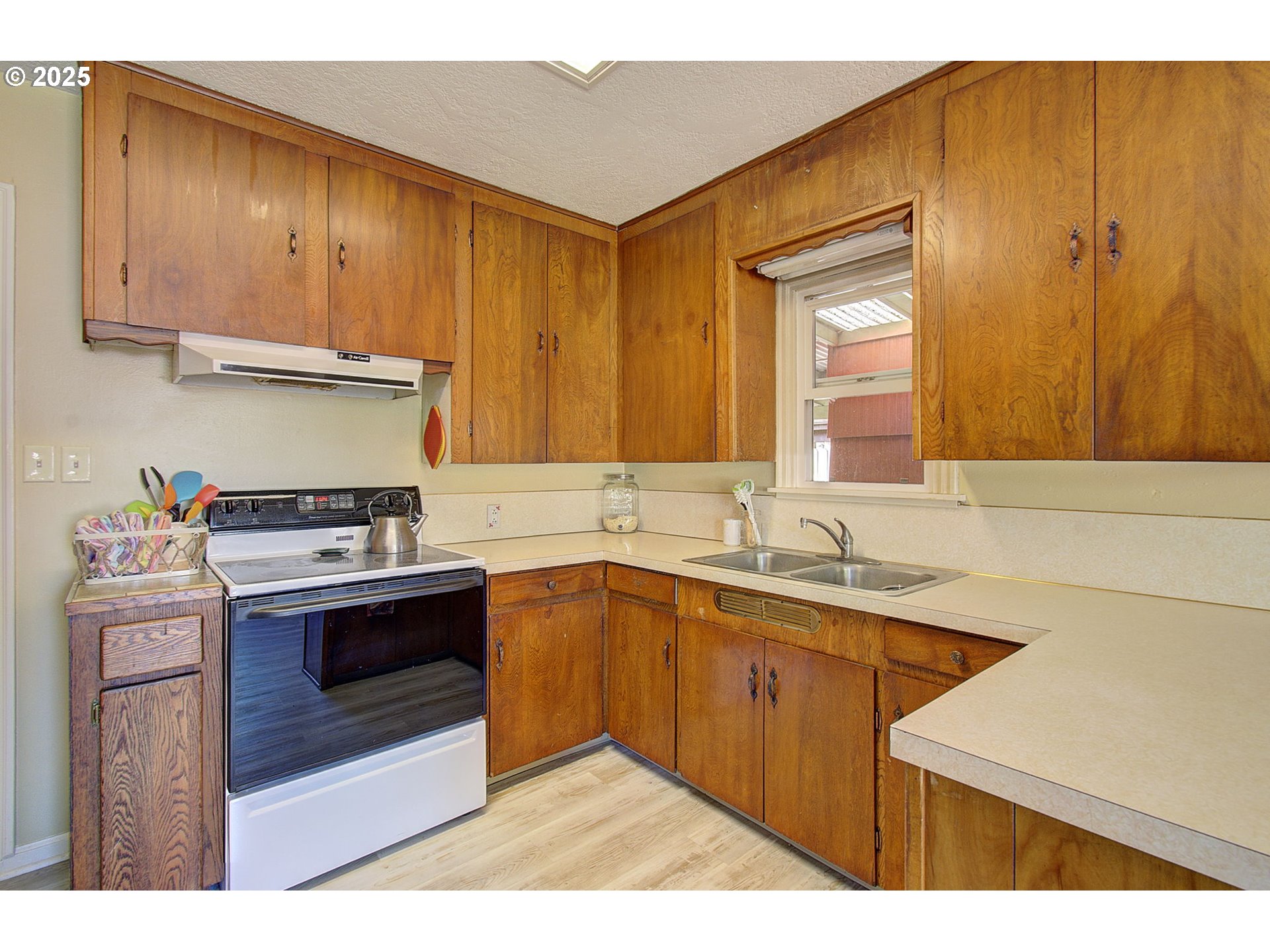 2917 Colorado Street Longview, WA 98632 - Photo 6 of 11 a kitchen with a sink stove and cabinets